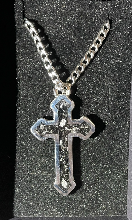 Handgeschmiedete Kreuzkette aus Forged Carbon